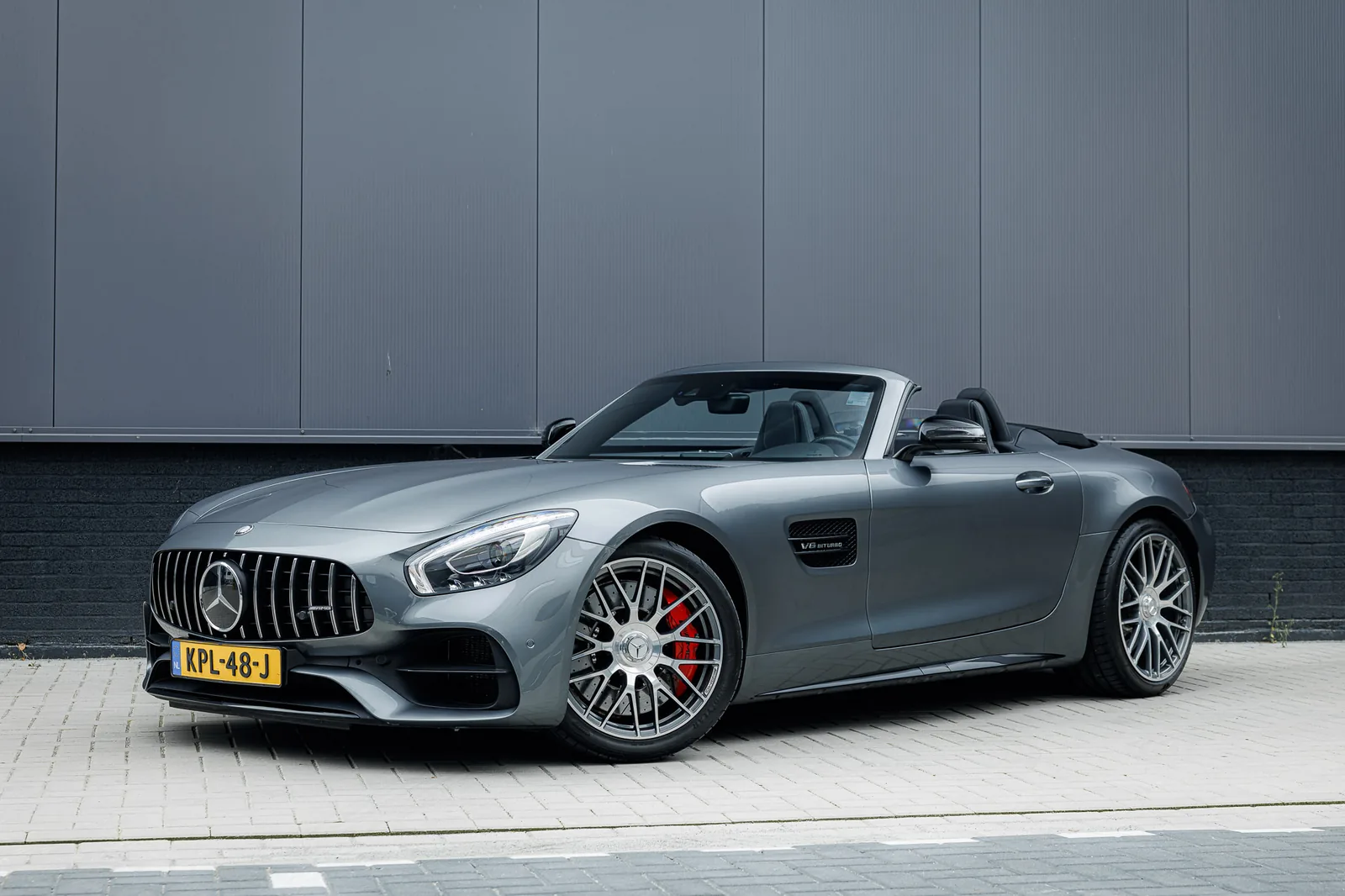 Mercedes-AMG GT C Roadster 2018 in Selenietgrijs metallic, linksvoor